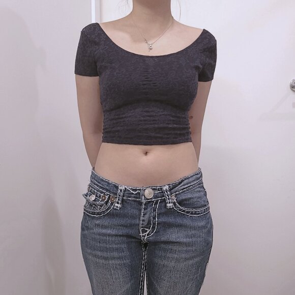 Abercrombie Cropped Fitted Rose Embossed Backless Top - Picture 5 of 9